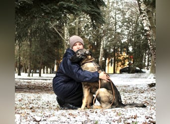 Selbstbewusste Tosya sucht aktive Menschen