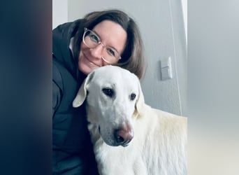 Mina ist voller Lebensfreude und guter Laune, bereits auf PS in DE!