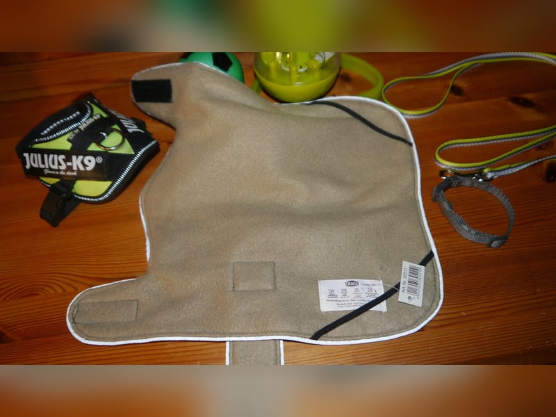 7tlg Julius K9 Geschirr Gr. 2XS Baby2 Neon + Leine +Halsband + Hundemantel + Futterspielzeug – M