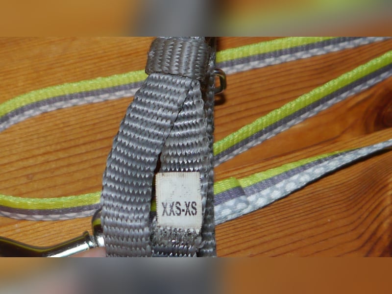 7tlg Julius K9 Geschirr Gr. 2XS Baby2 Neon + Leine +Halsband + Hundemantel + Futterspielzeug – M