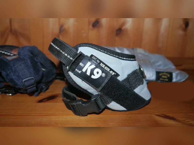 7tlg Katzen/Hundebett + Brustgeschirr + Julius K9 Gr. XS + Hundemantel + Spiel  Wieselball - X