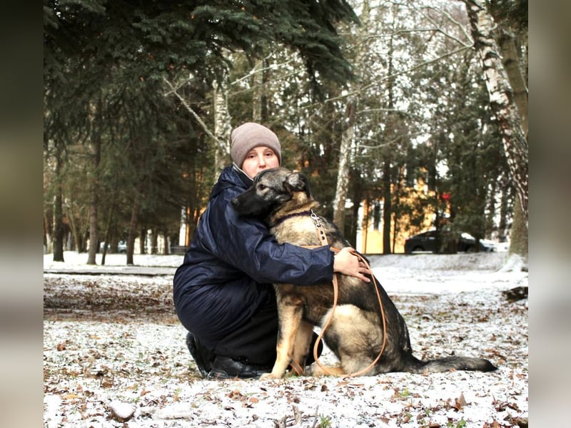 Selbstbewusste Tosya sucht aktive Menschen