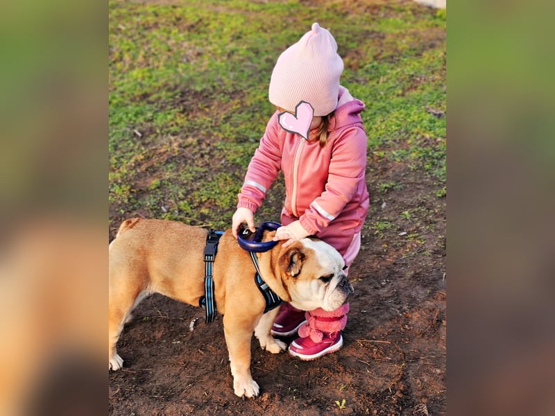 Debby ist freundlich und selbstbewusst