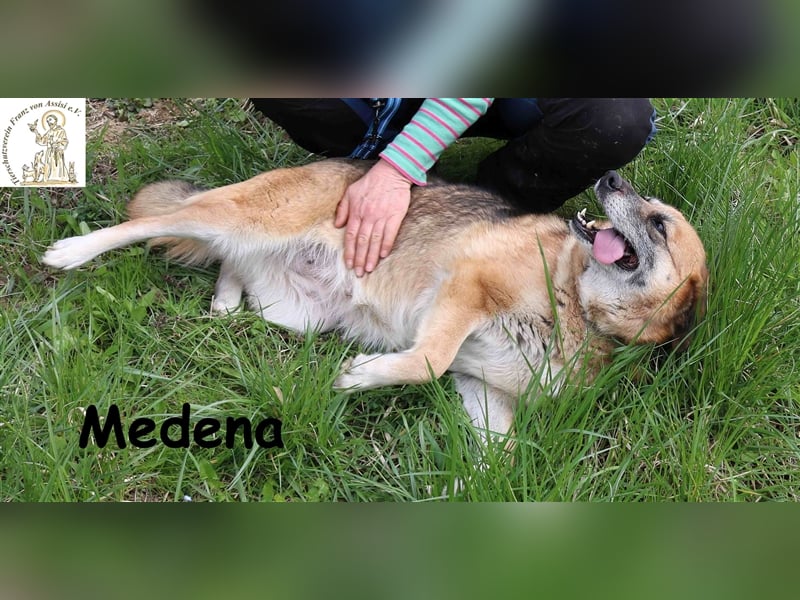 Medena - flotte Rentnerin sehnt sich nach Wärme