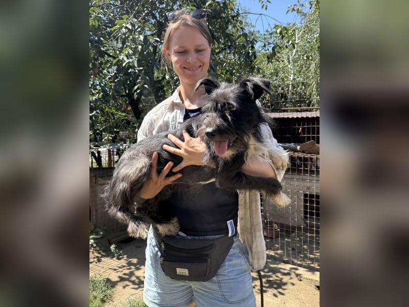 Lidi wartet sehnsüchtig auf ihre Familie