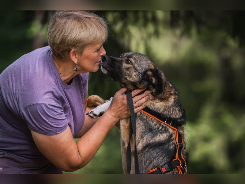 Treue NASTYA sucht treue Menschen