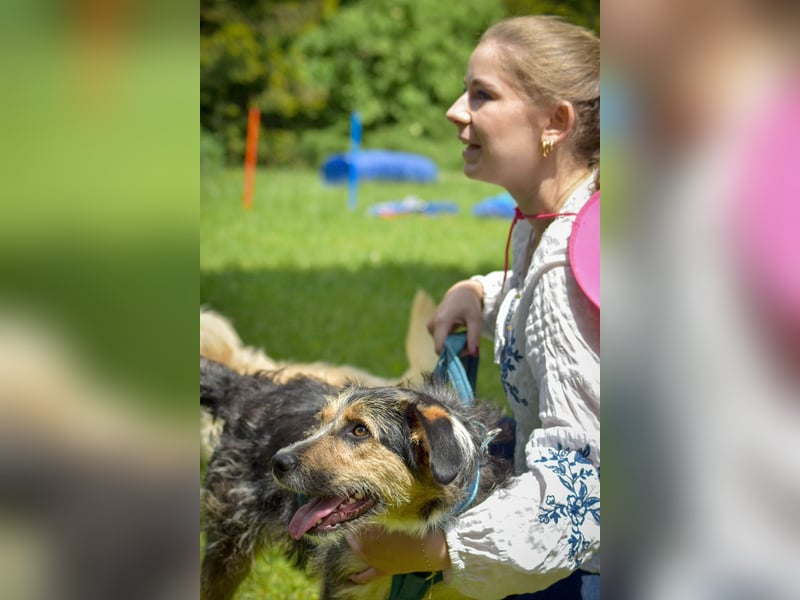 Aktive Lucy sucht ebenso aktive Menschen